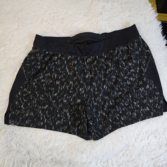 Under Armour Black Patterned Athletic Shorts - Picture 1 of 10